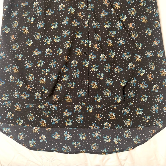 CAbi Whimsy Floral Black Sleeveless Collared Blouse Top Style 3440 Size Medium - Picture 9 of 10